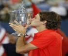 Roger Federer bir kupa katiyen